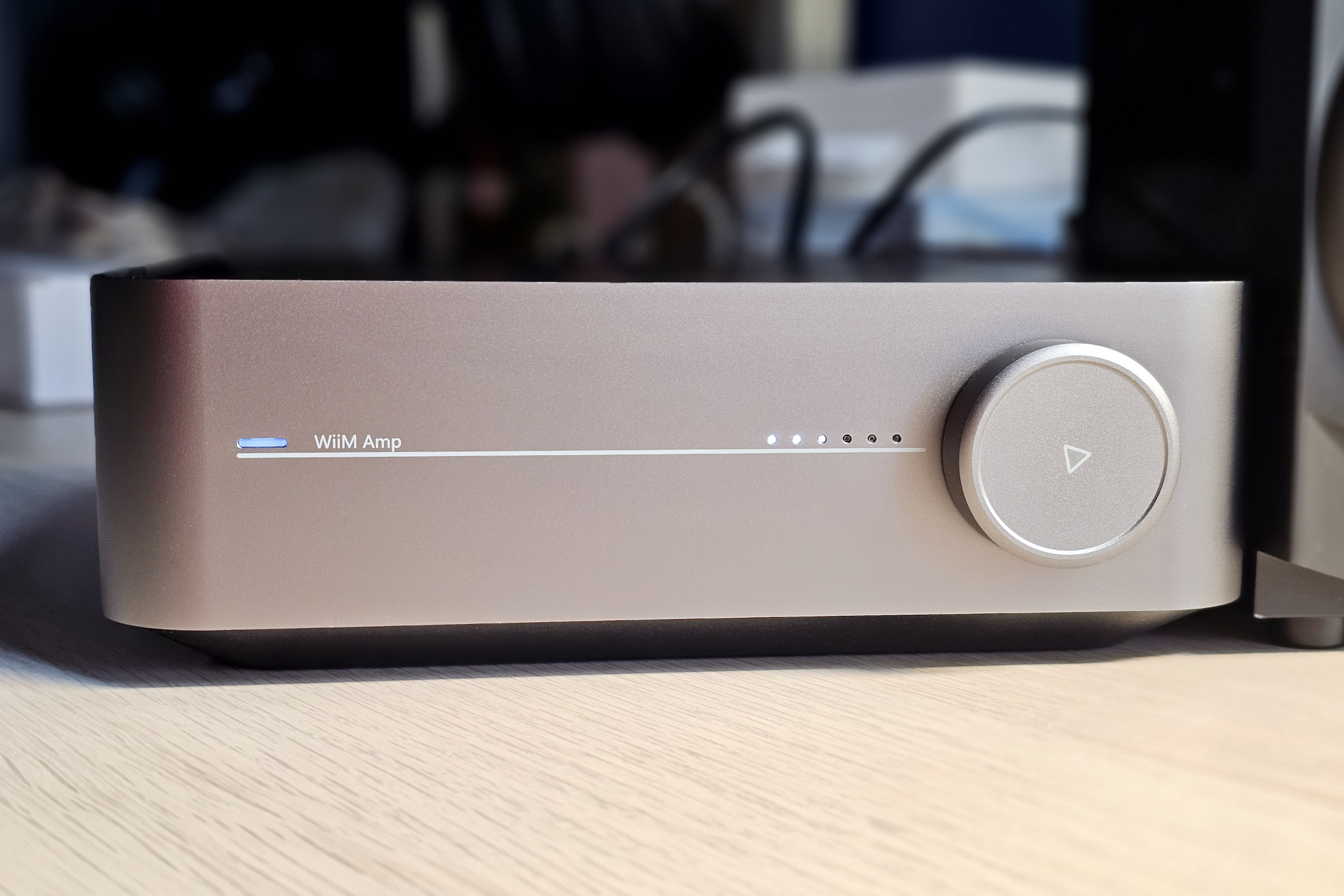 Unbeatable Value: Wiim Amp's Extensive Streaming & Power Options — Eightify