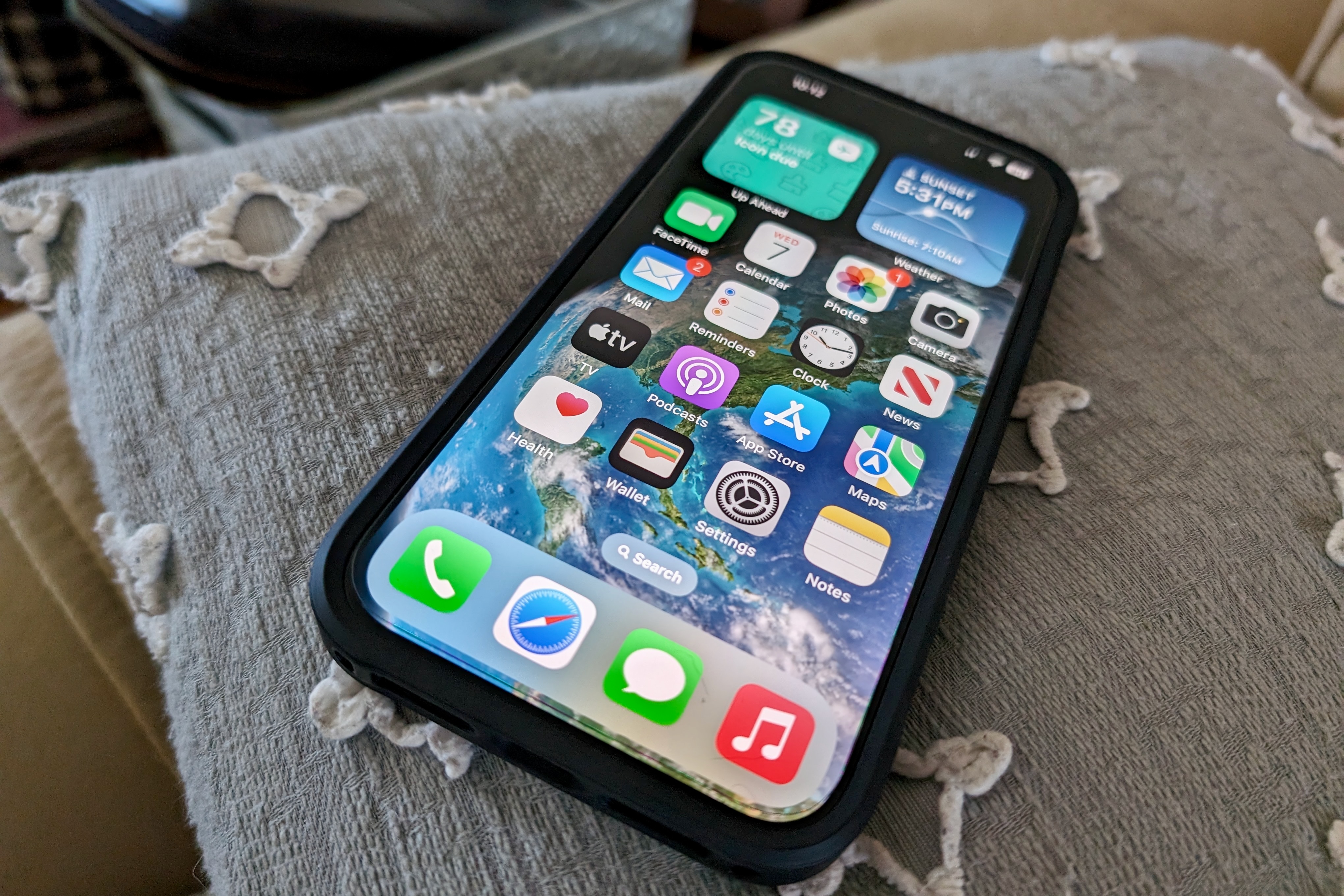 I used to hate screen protectors, but this one changed my mind - Vimarsana News