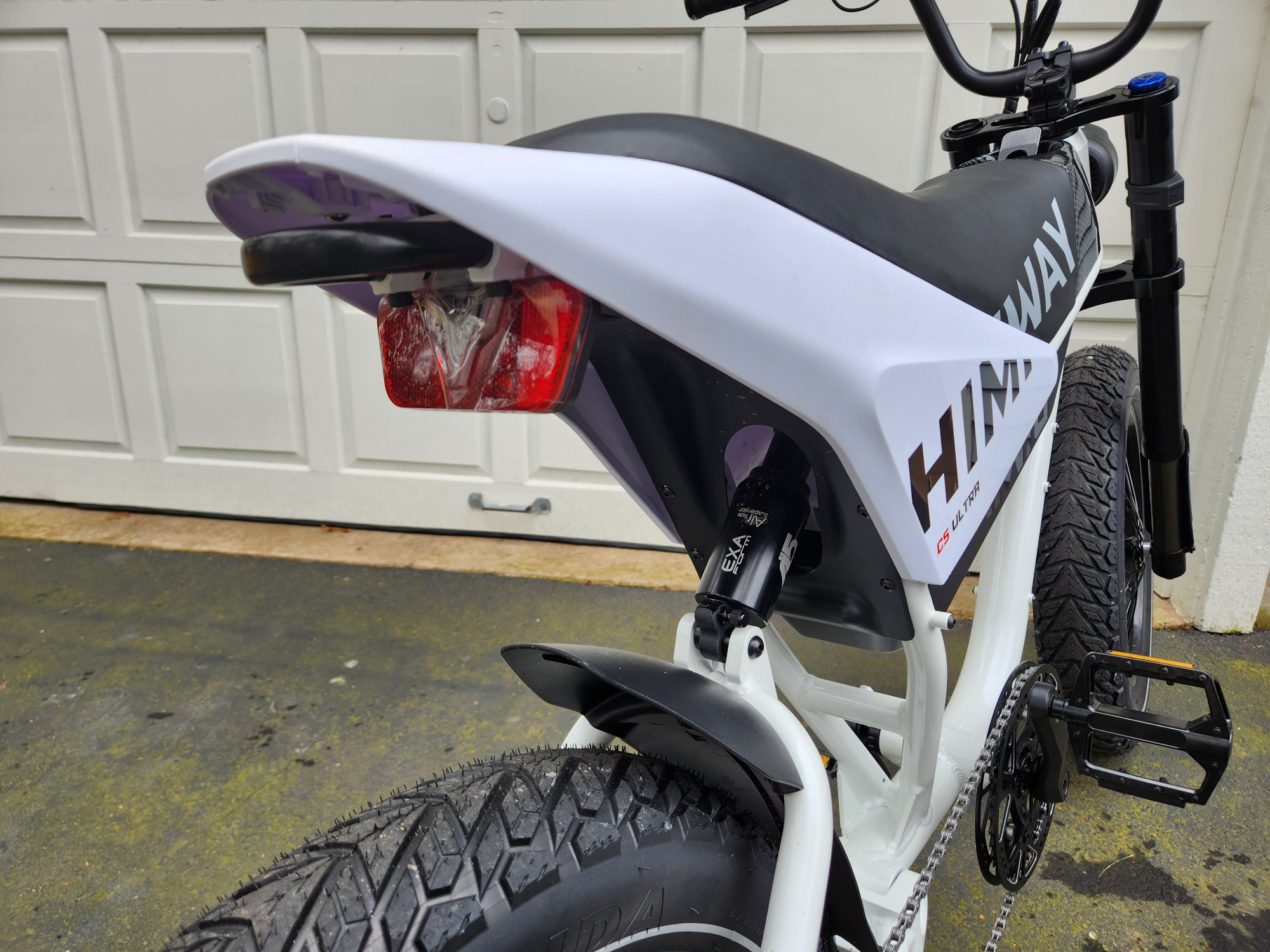 Close-up view of the Himiway C5 e-bike Exa Form AT-RE air shock rear suspension.