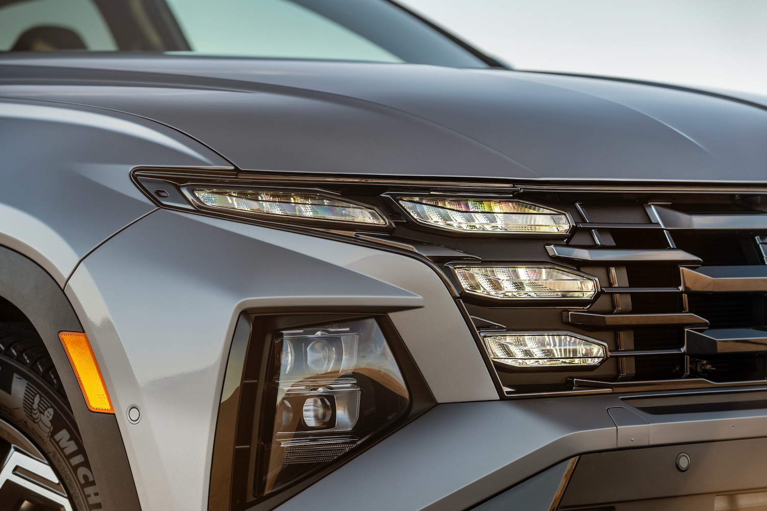 2025 Hyundai Tucson Plug-In Hybrid headlights.