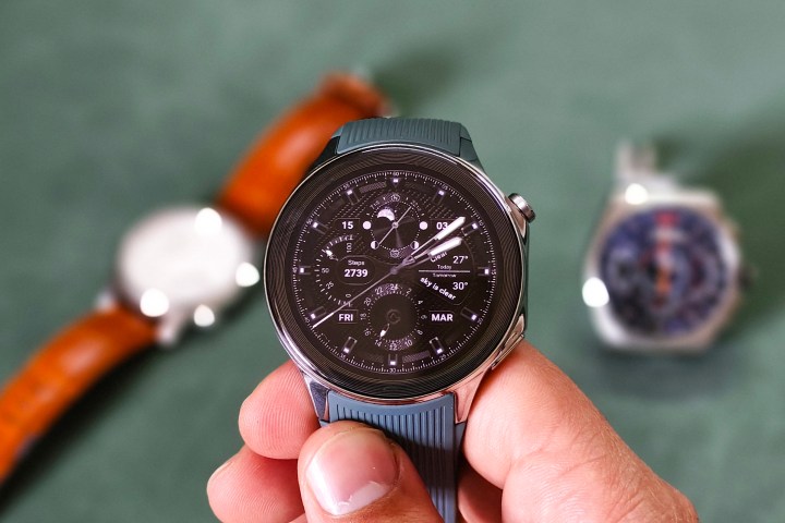 OnePlus Watch 2 se enfrentó a los relojes analógicos.