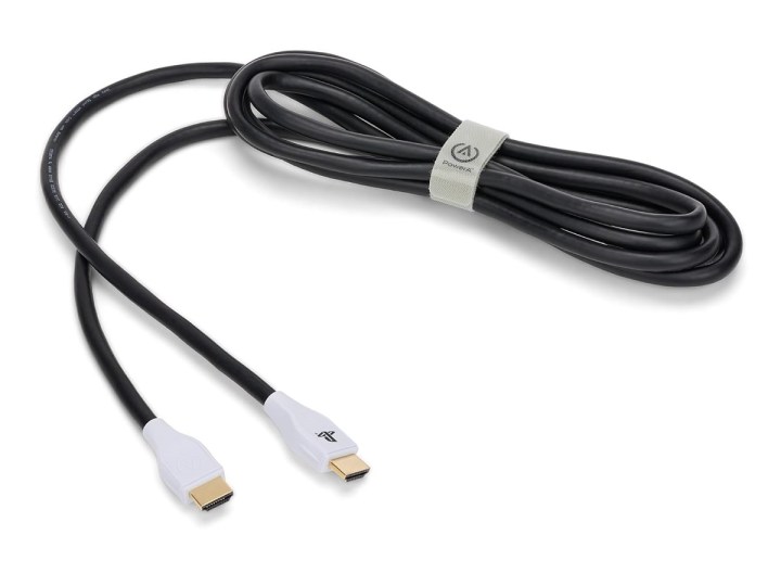 白色背景上的 PowerA 超高速 HDMI 电缆。