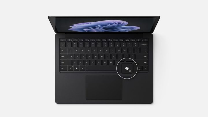 Un render del nuevo Surface Laptop 6 para empresas que muestra la tecla de copiloto
