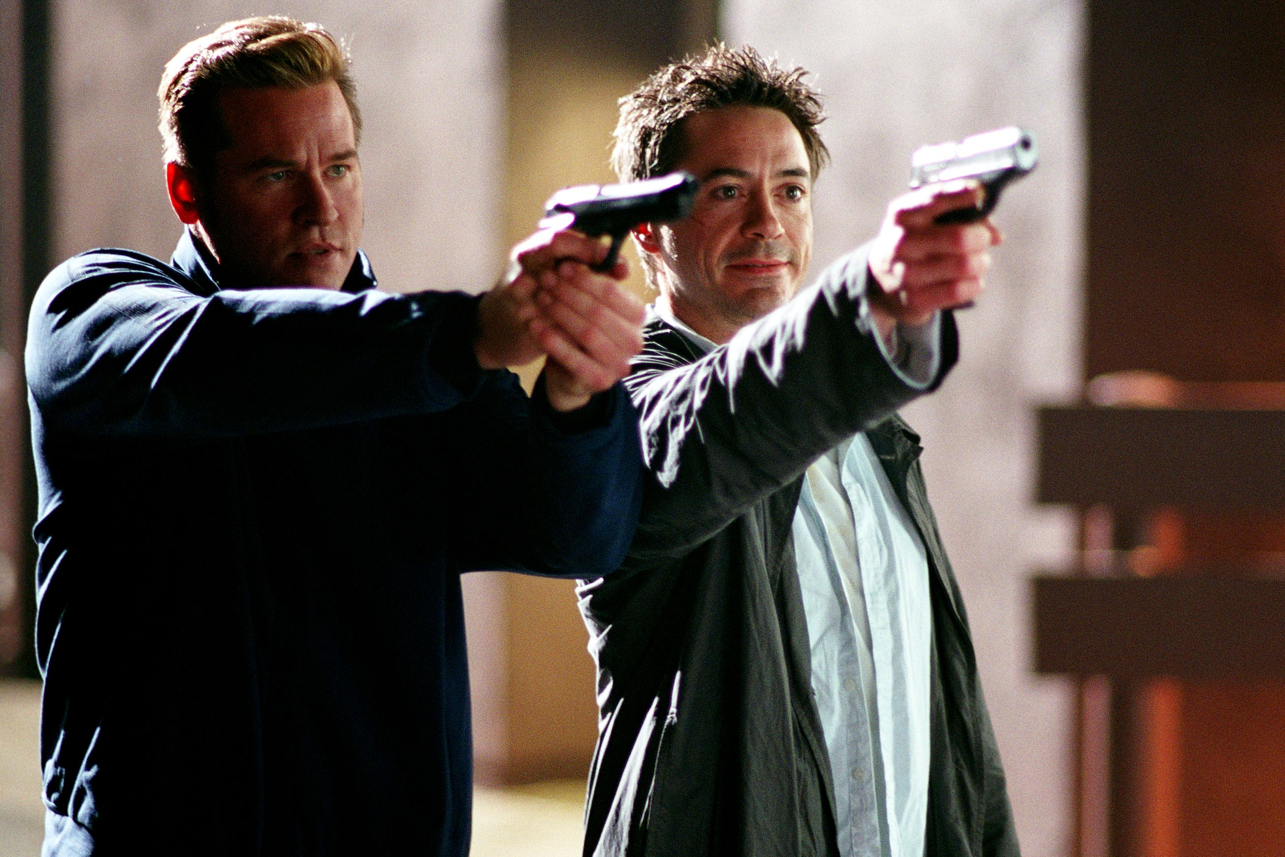 Val Kilmer and Robert Downey Jr. point guns together in Kiss Kiss Bang Bang.