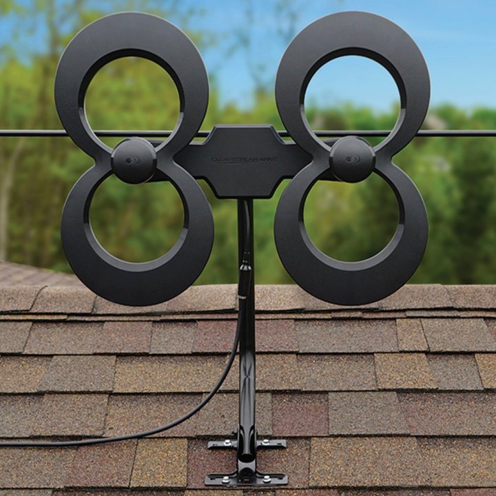 The Antennas Direct ClearStream 4MAX installed outdoors.
