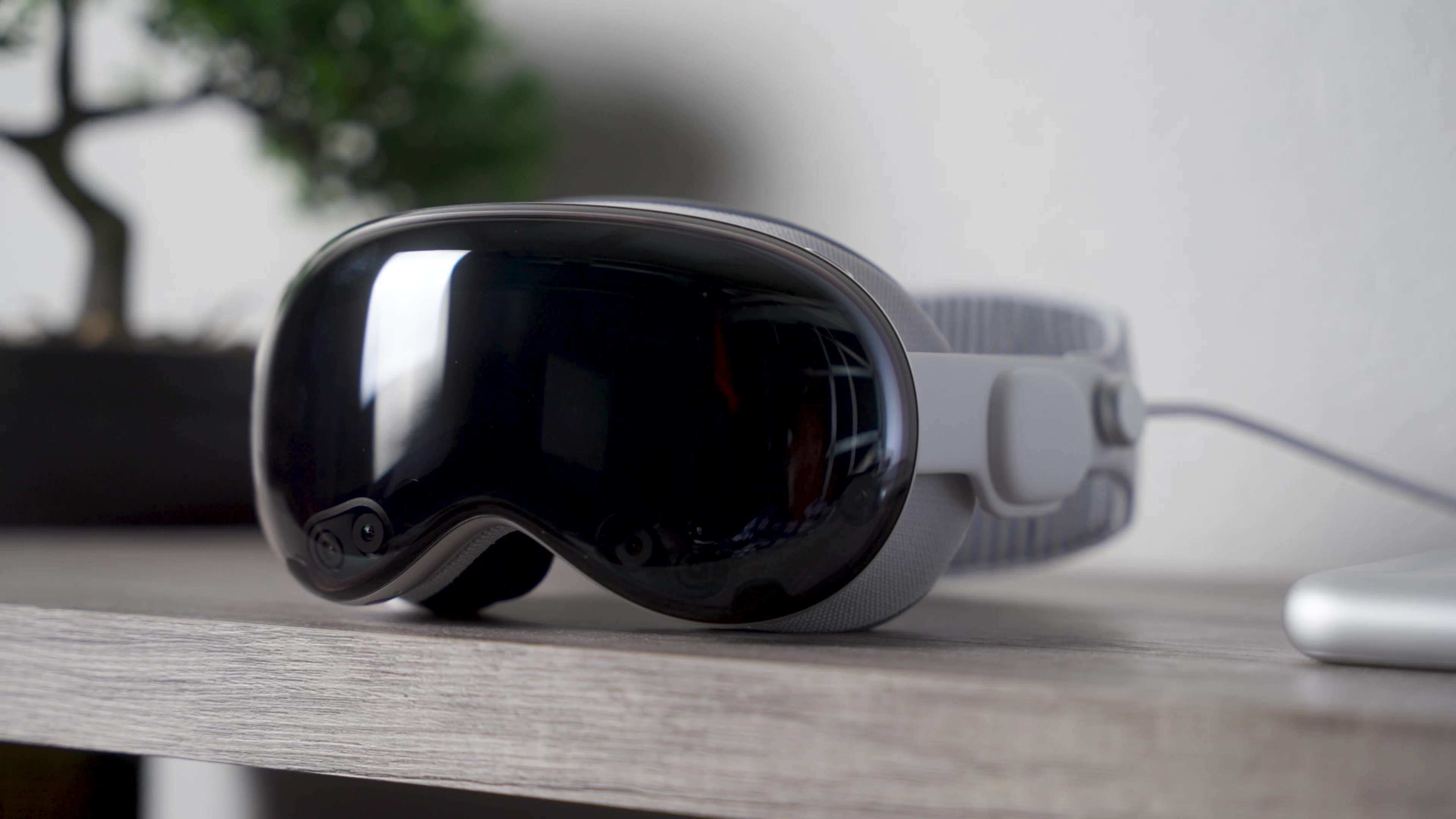 Hurry! The Apple Vision Pro just got its first price cut - Vimarsana News