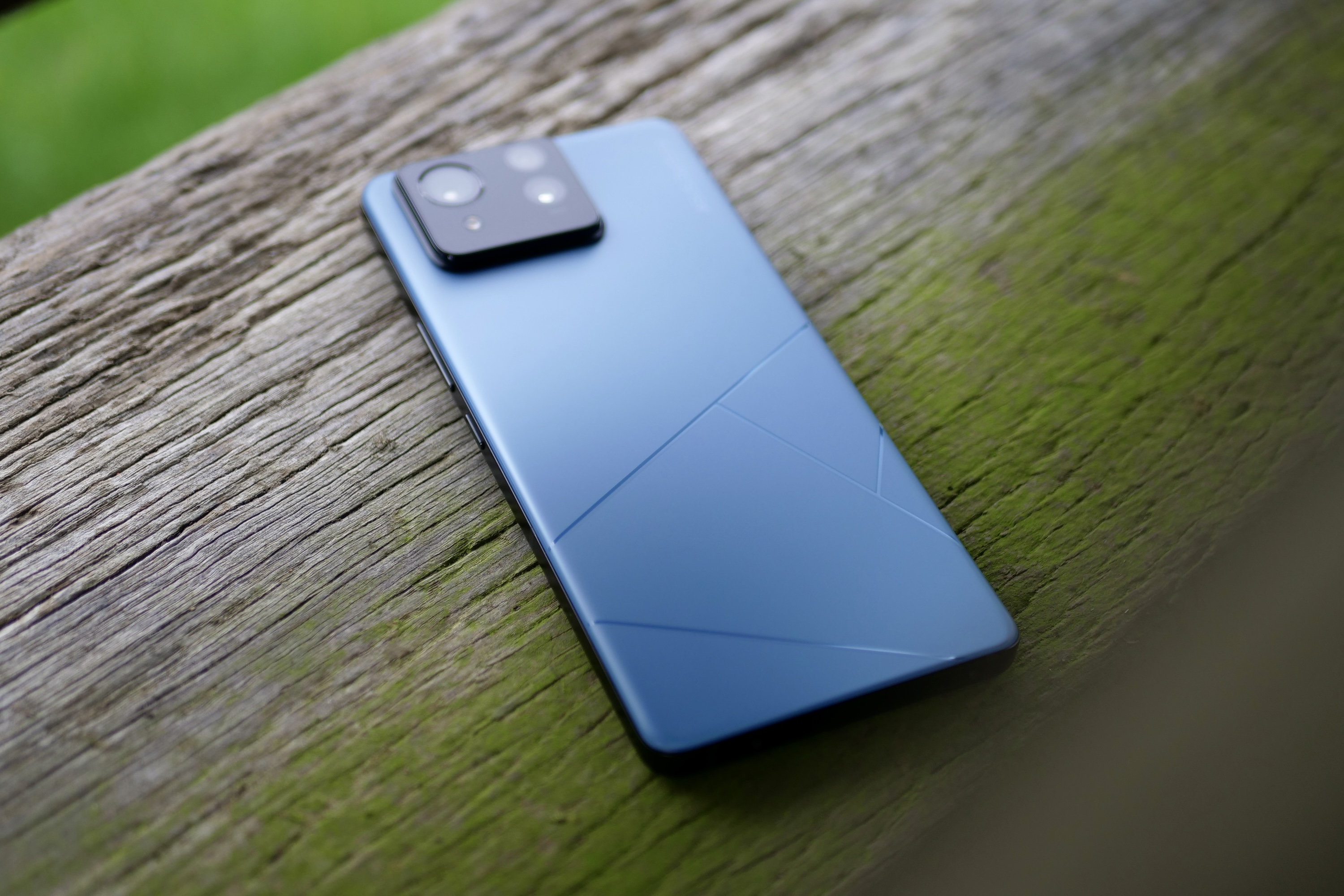 I reviewed an Android phone that simply doesn’t make any sense