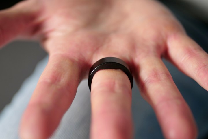 A person wearing the Circular Ring Slim, showing the underside.