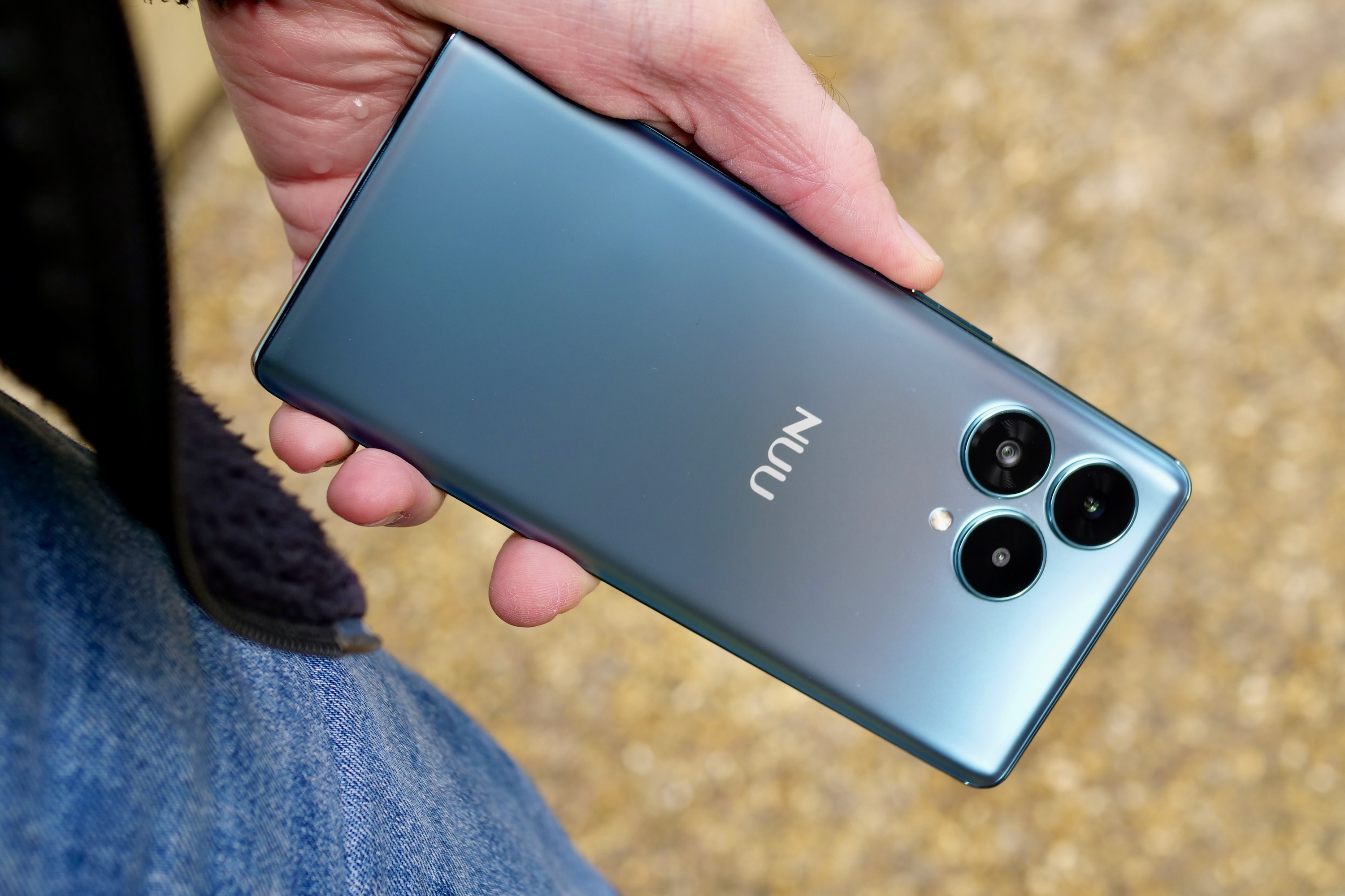 I thought I’d hate this cheap Android phone. It proved me wrong