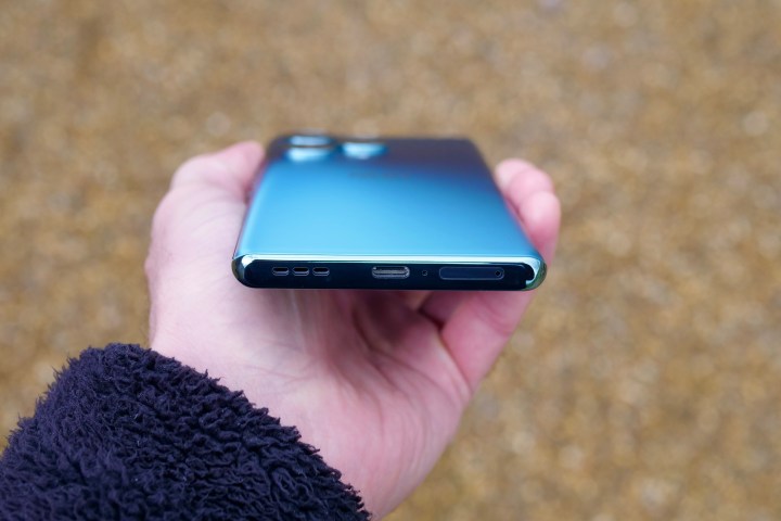 A person holding the Nuu B30 Pro, showing the charging port.