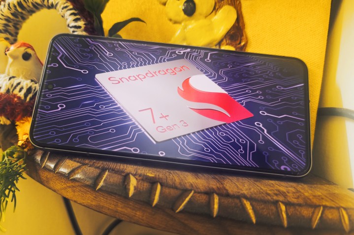 Representación de Qualcomm Snapdragon 7 Plus Gen 3 en un teléfono Android.