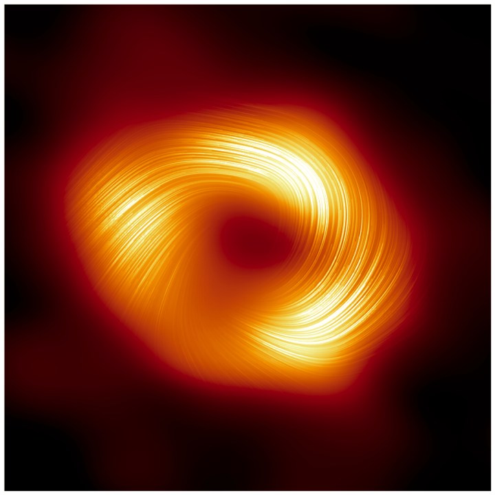 事件视界望远镜 (EHT) 合作团队于 2022 年发布了第一张银河系黑洞图像，捕捉到了银河系中心巨大物体的新视角：它在偏振光下的样子。这是天文学家第一次能够测量靠近人马座 A* 边缘的极化（磁场特征）。该图像显示了银河系黑洞的偏振视图。这些线标记了偏振方向，这与黑洞阴影周围的磁场有关。