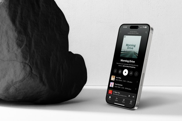 iPhone 15 Pro Max দেখাচ্ছে YouTube Music অ্যাপ।