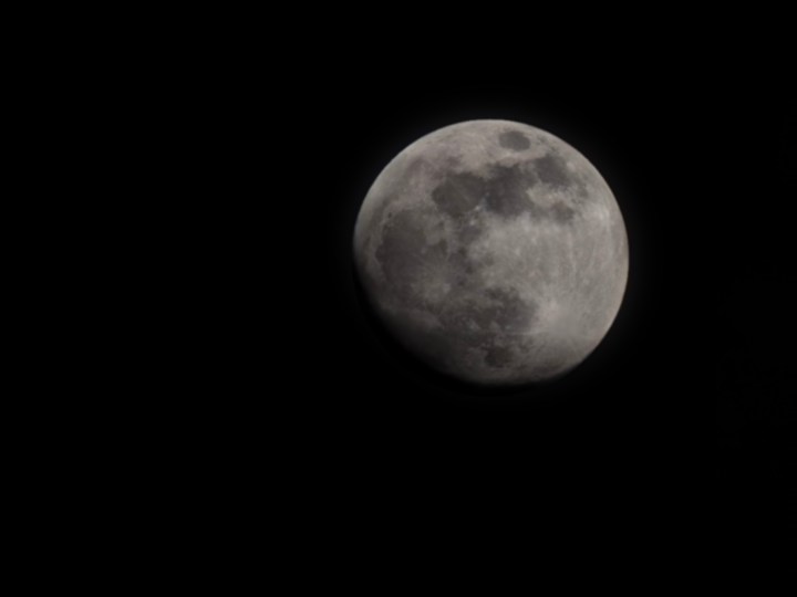 使用小米14至尊纪念版月球模式拍摄的照片。