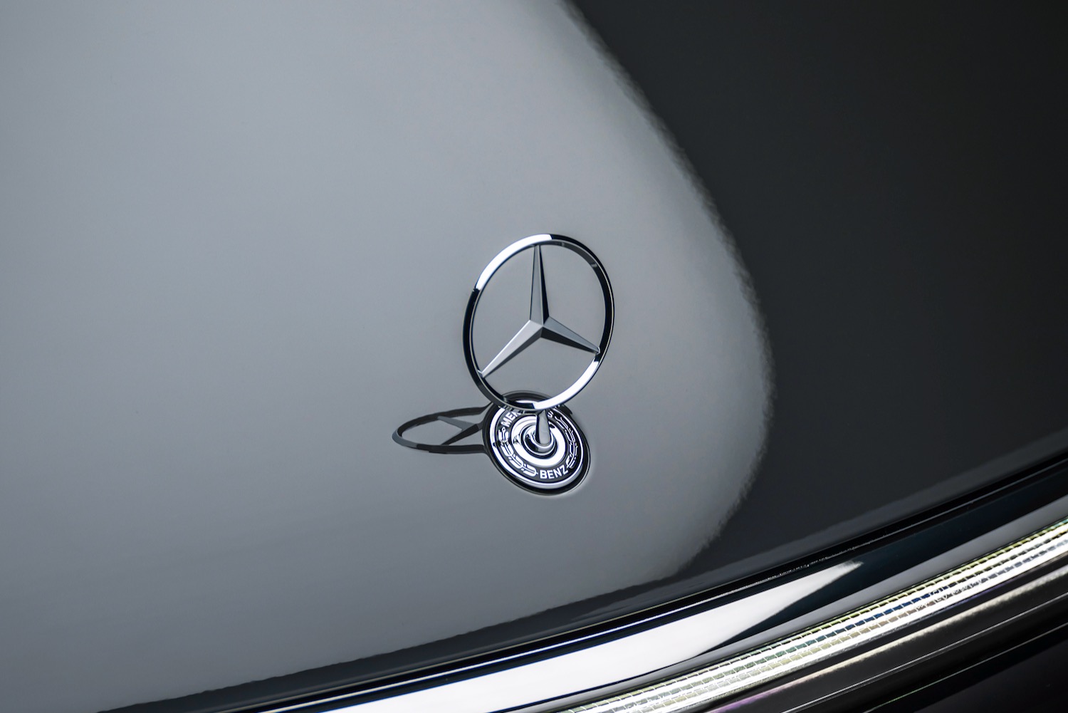 2025 Mercedes-Benz EQS sedan hood ornament.