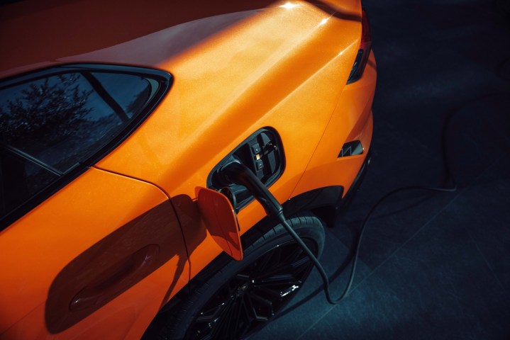 Lamborghini Urus SE charge port.