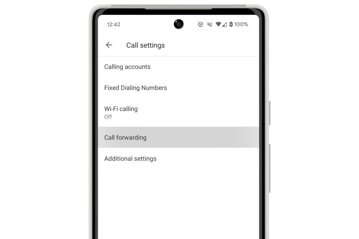 Android 14 呼叫设置，突出显示呼叫转接选项。