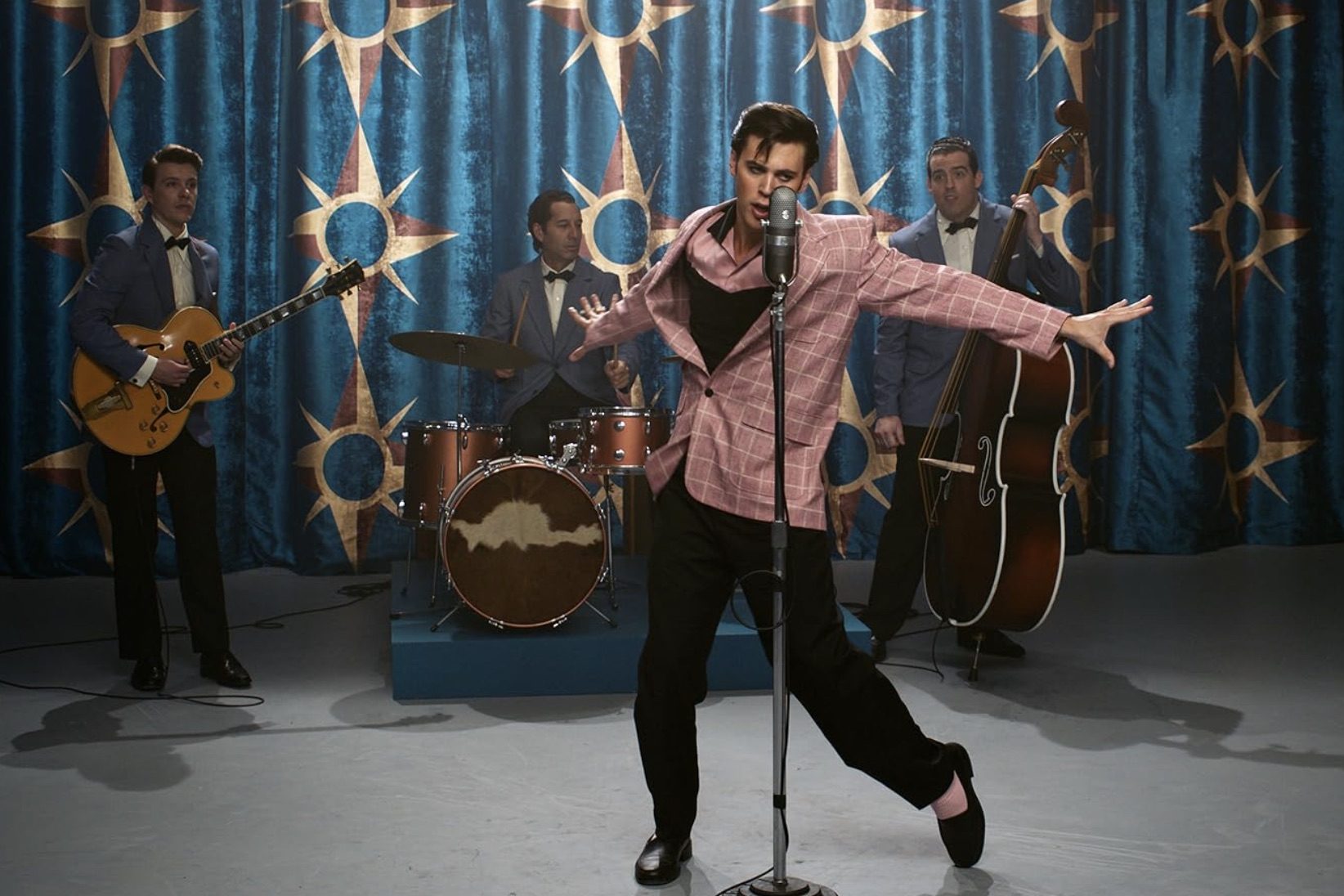 Stop! And watch these 3 great movies leaving Netflix by May 1 - Vimarsana News
