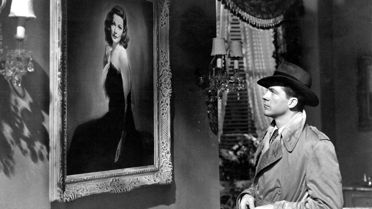 Dana Andrews como Mark McPherson mirando un retrato de Laura en Laura de 1946.