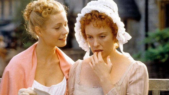 Gwyneth Paltrow and Toni Collette as Emma and Harriett talking in Emma.