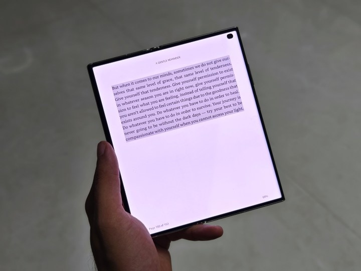 Display della borsa Honor V con modalità di lettura elettronica attivata.