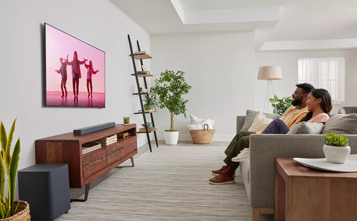 The JBL Bar 500 and Subwoofer hooked up to a TV in a living room.