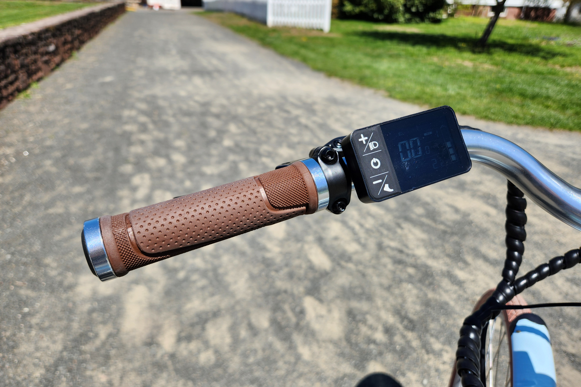 Priority Bicycles e-Classic Plus e-bike display and control on handlebar left side.