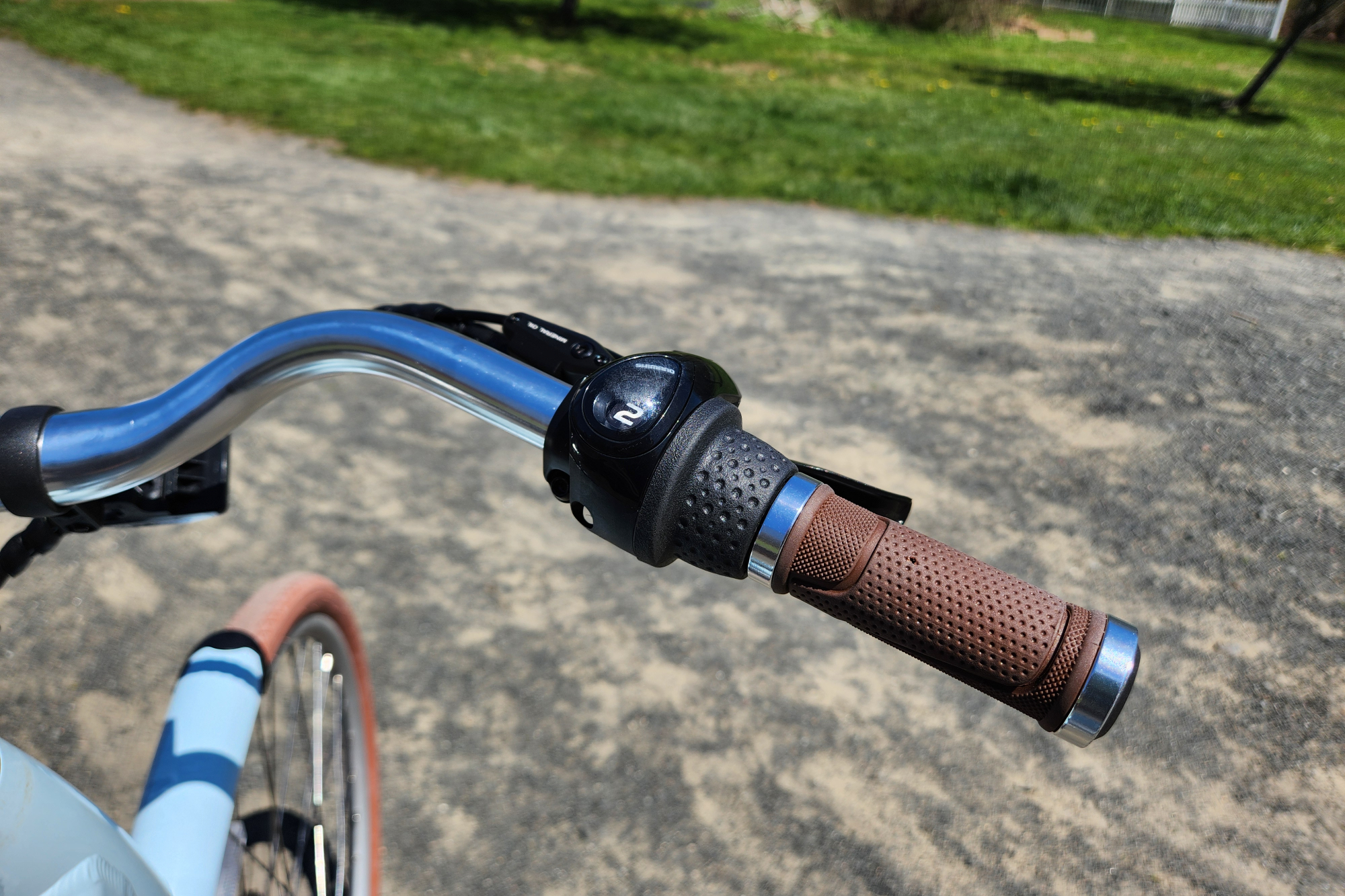 Priority Bicycles e-Classic Plus e-bike enclosed Shimano Nexus shifter on handlebar right side.