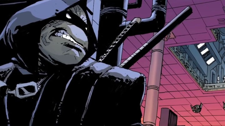 The Last Ronin espera su momento en este panel de la serie de cómics.