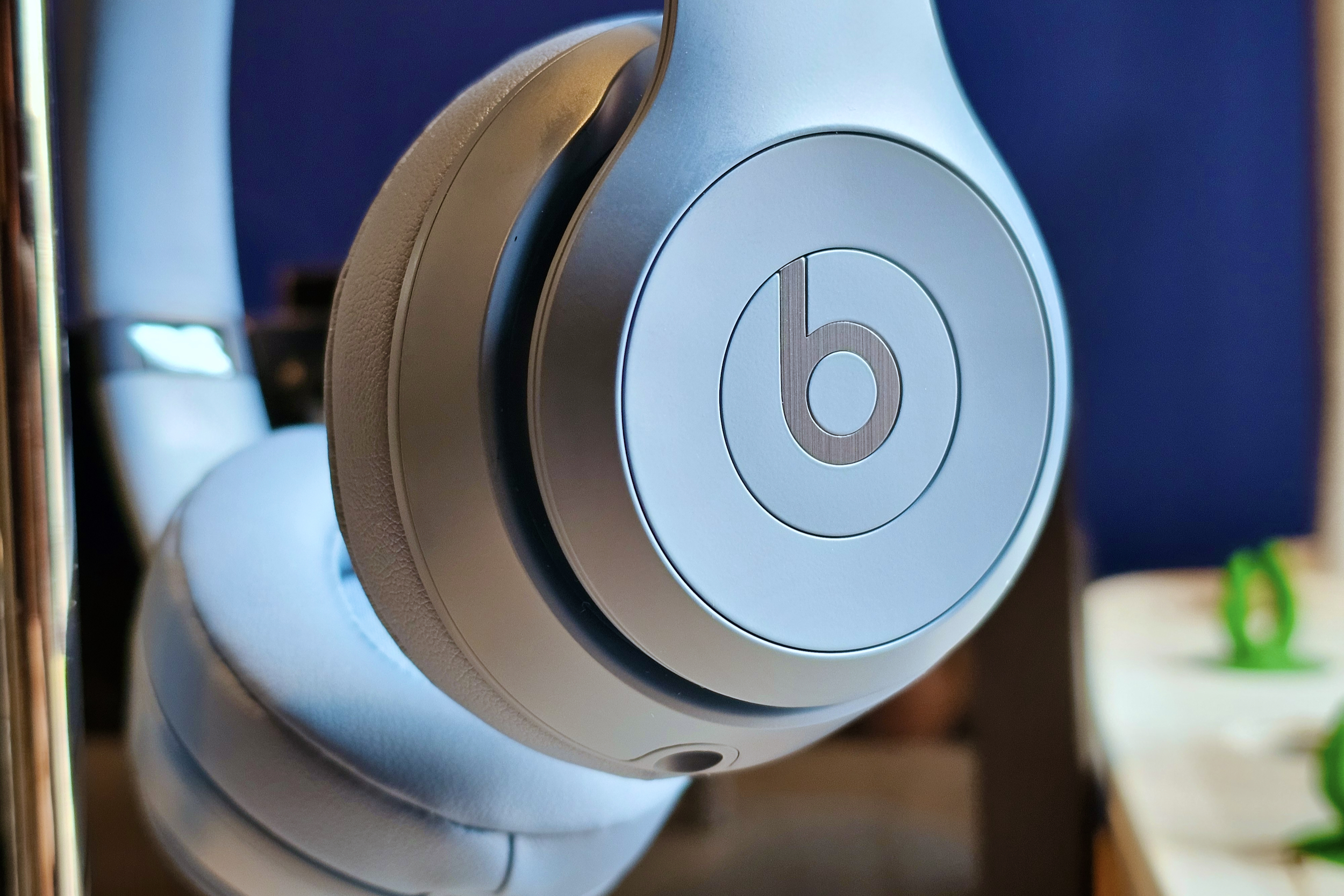 Beats Solo 4 review: upgrades keep this fan favorite current - Vimarsana News