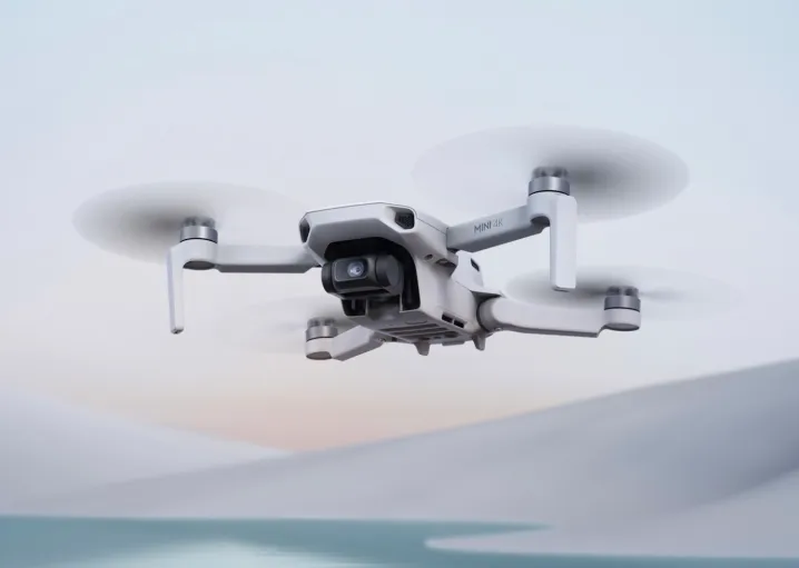 El dron Mini 4K de DJI.