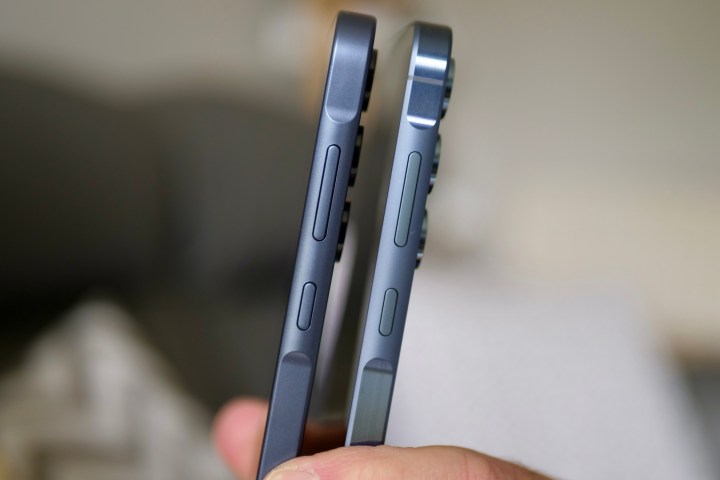 El lateral del Samsung Galaxy A35 y Galaxy A55.