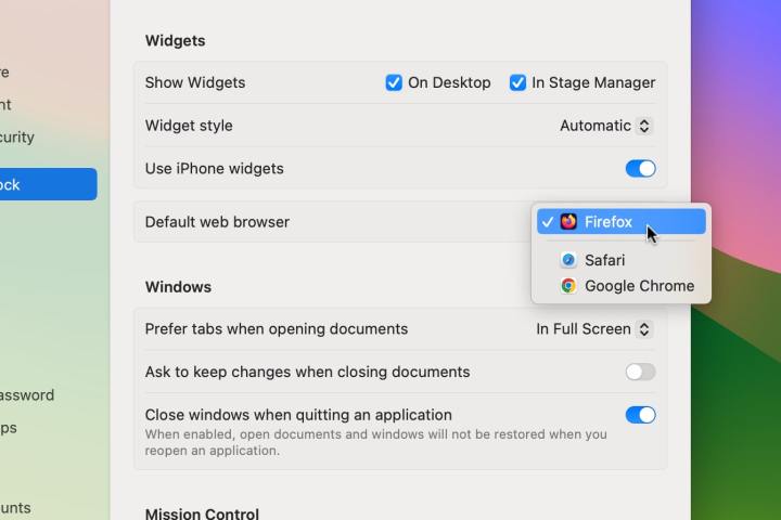 Un usuario que cambia el navegador web predeterminado en macOS Sonoma de Apple.