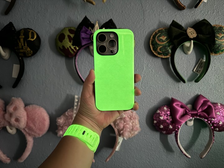 A person holding a Nomad Glow 2.0 Sport Case and Apple Watch Sport Band showing off the glow.