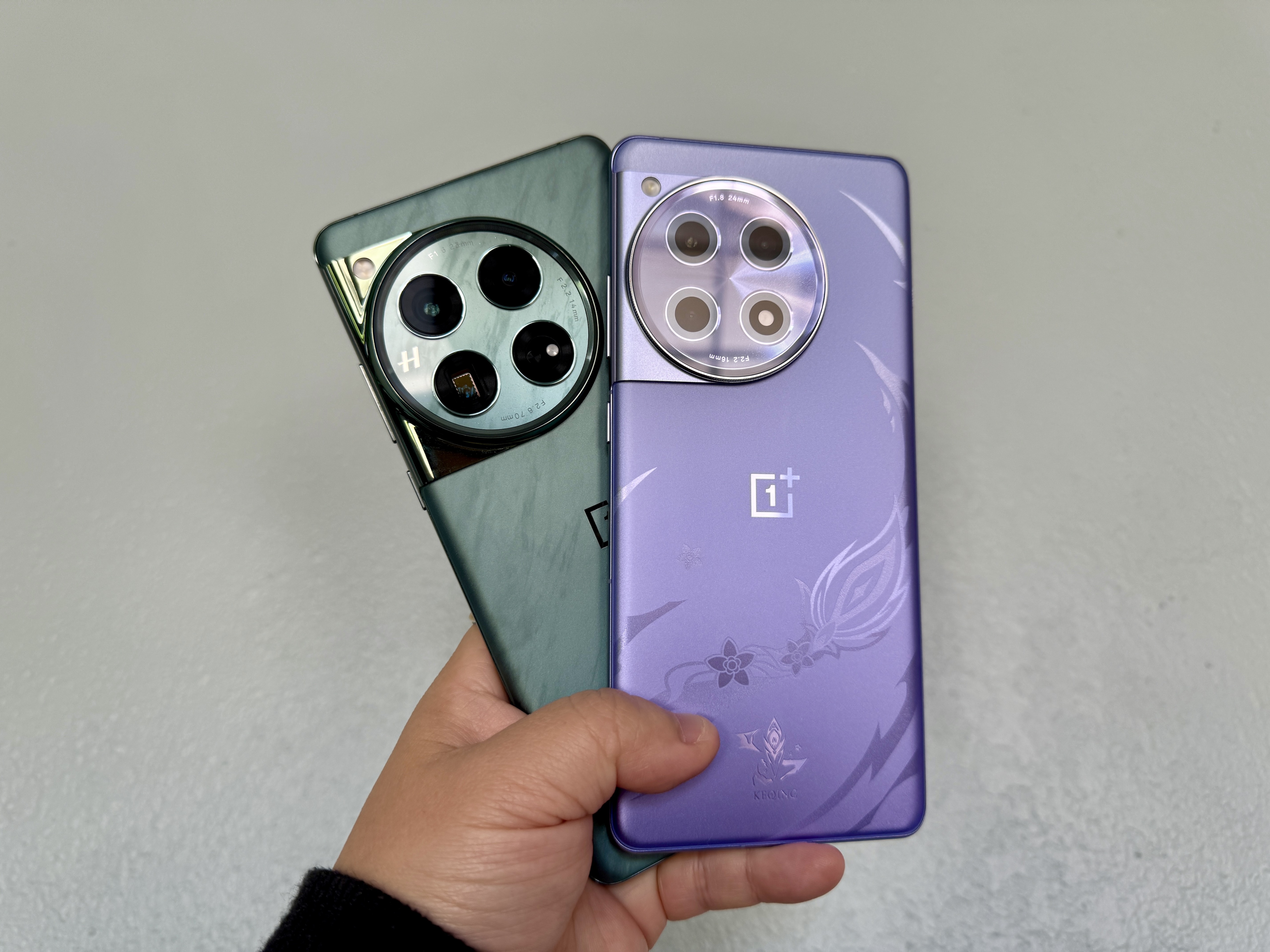Flowy Emerald OnePlus 12 (left) and a Genshin Impact Edition OnePlus 12R.