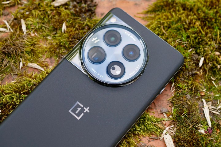 Das Kameramodul des OnePlus 12.