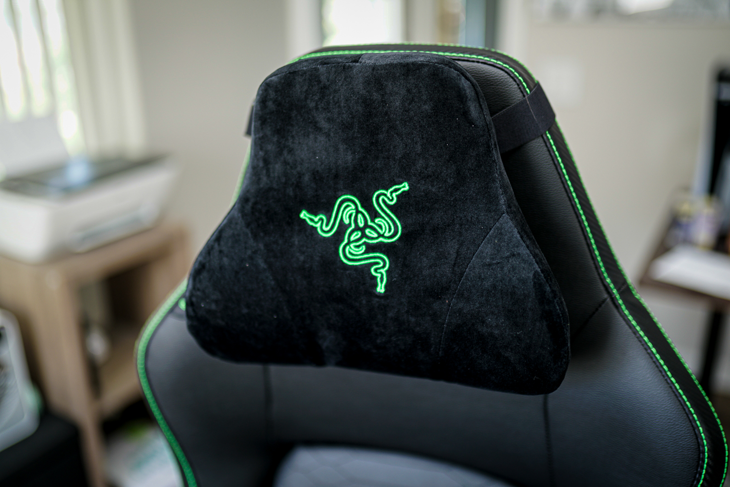 The memory foam pillow on the Razer Iskur V2 gaming chair.