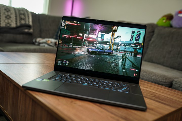 Cyberpunk 2077 in esecuzione sull'Asus ROG Zephyrus G16.