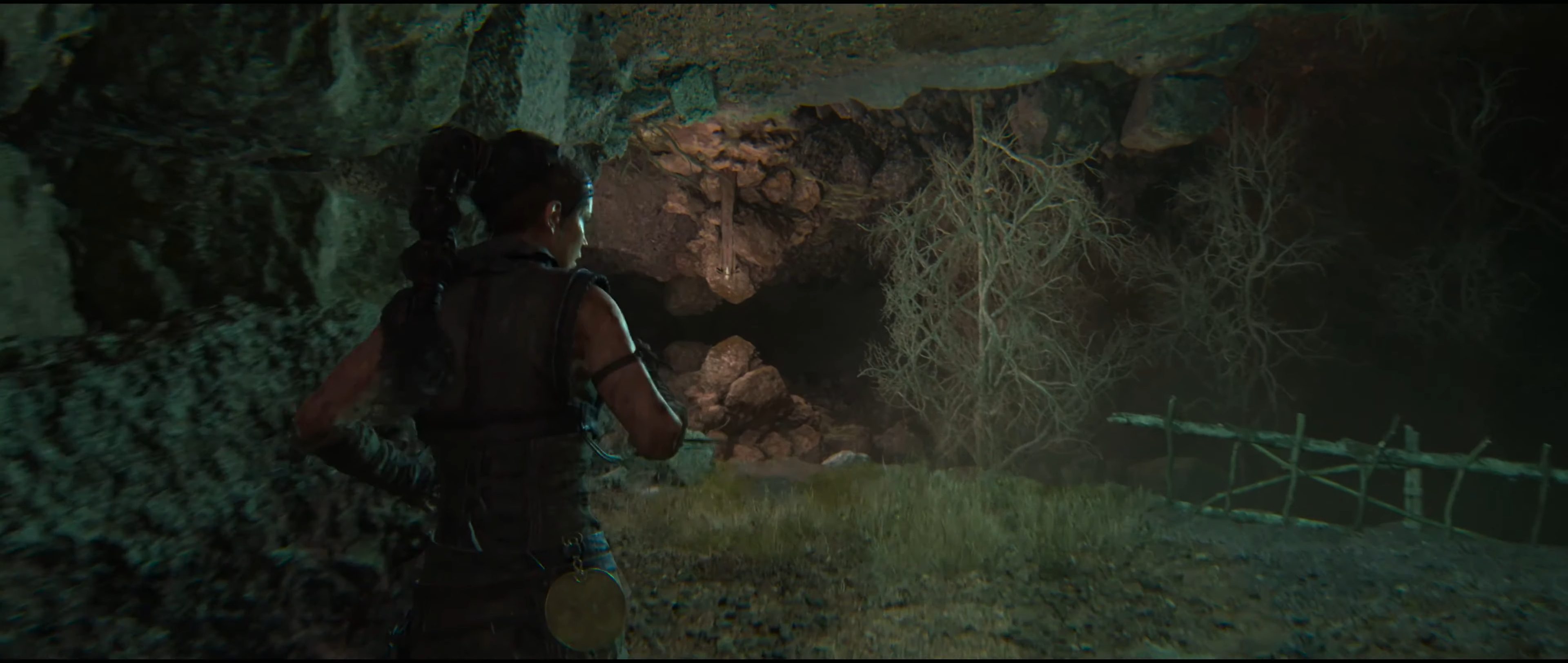 Senua approaching a lore totem in Hellblade 2.