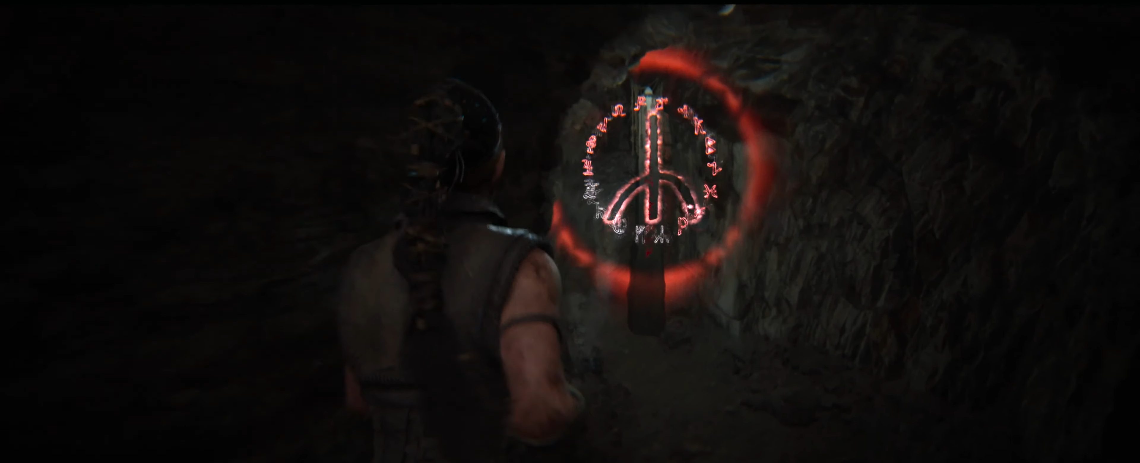 Senua approaching a lore totem in Hellblade 2.