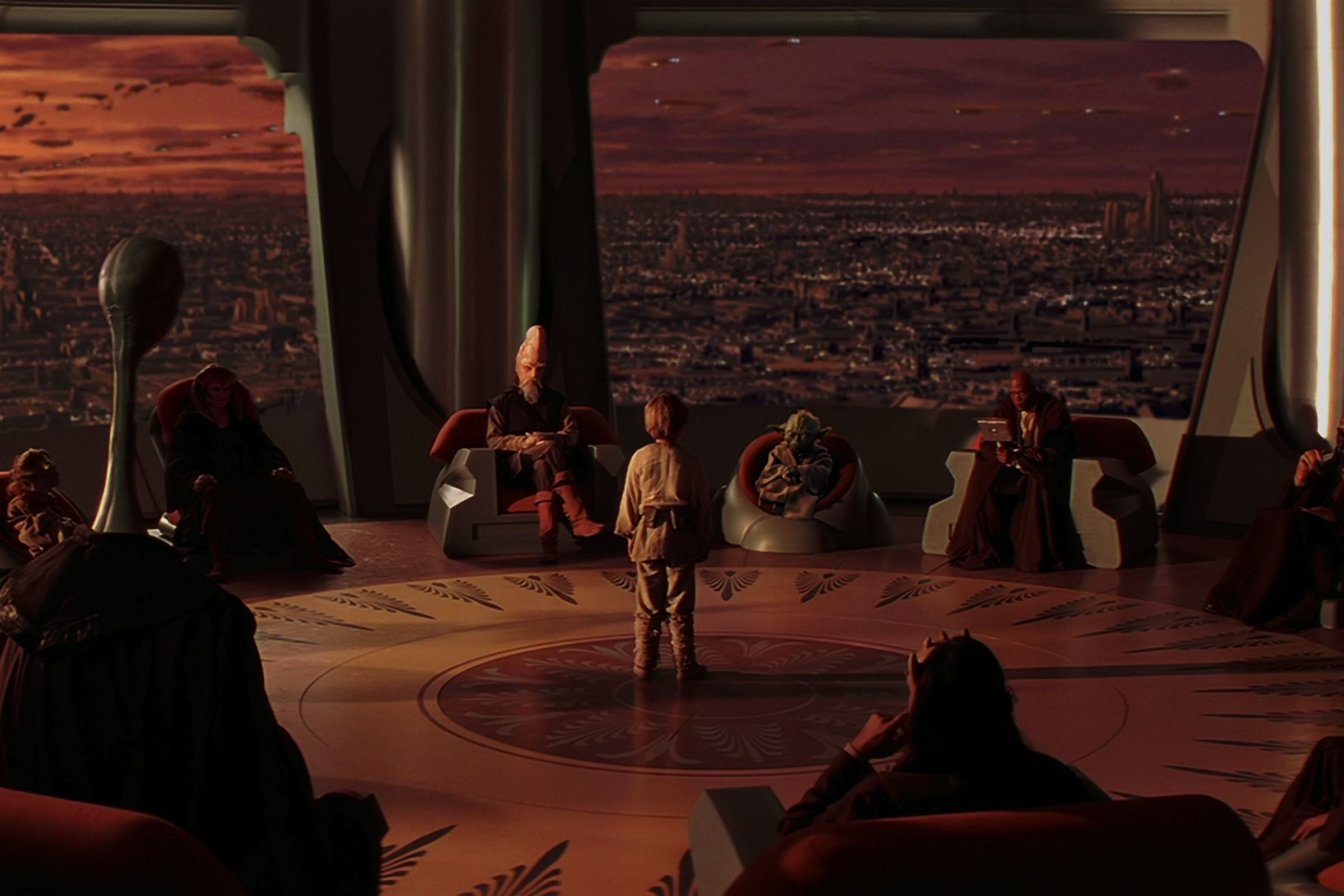 Anakin se encuentra ante el Consejo Jedi en Star Wars: Episodio I - La Amenaza Fantasma.