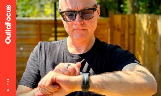 A person wearing an Apple Watch Series 9, made for the OuttaFocus column.