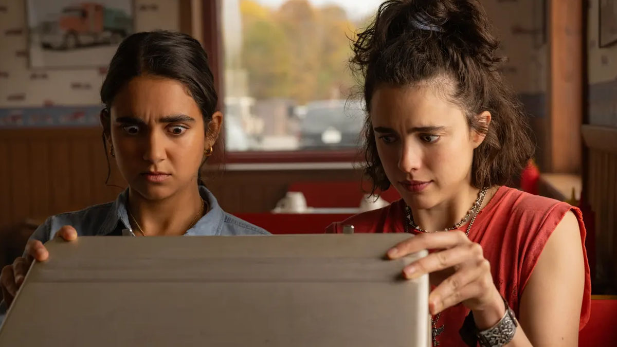 Geraldine Viswanathan and Margaret Qualley in Drive-Away Dolls.