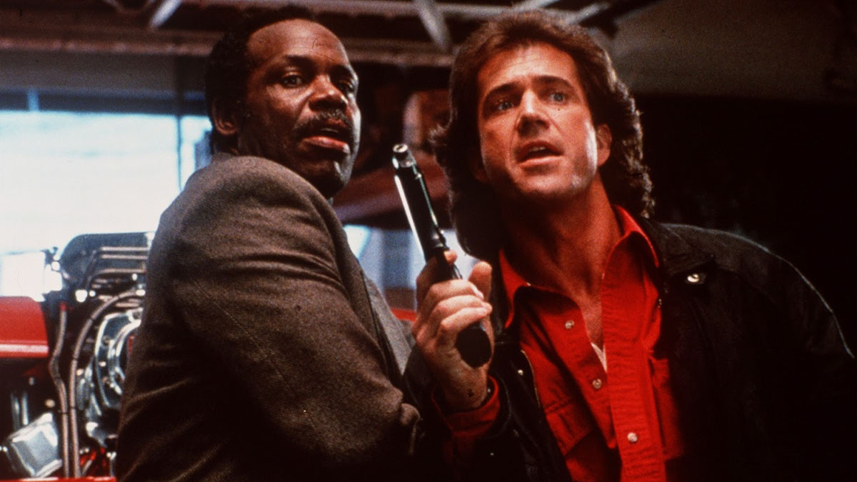 Danny Glover e Mel Gibson em Arma Mortífera.