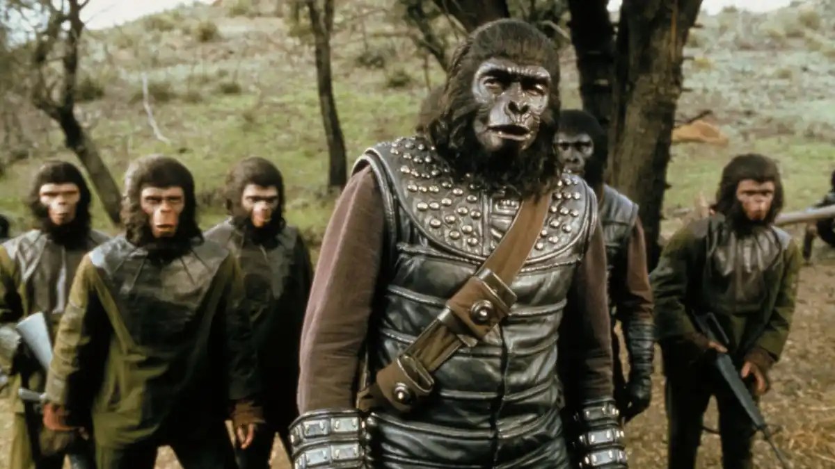 Gorilla General Aldo (Claude Akins) and his soldiers in Battle for the Planet of the Apes