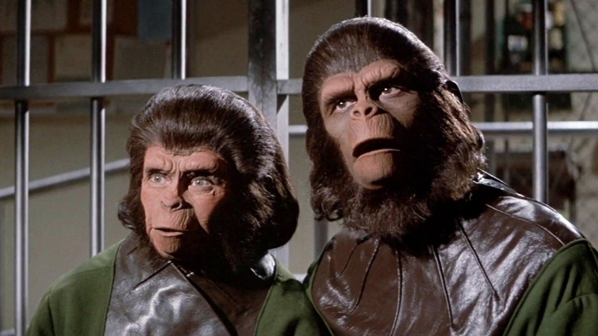Kim Hunter and Zira and Roddy McDowall as Cornelius caged in Escape from the Planet of the Apes
