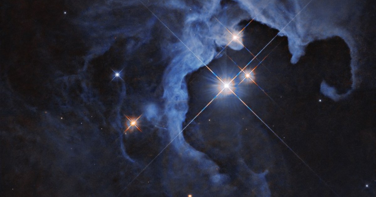 Hubble, üçlü yıldız sisteminde titreşen genç bir yıldızı yakaladı