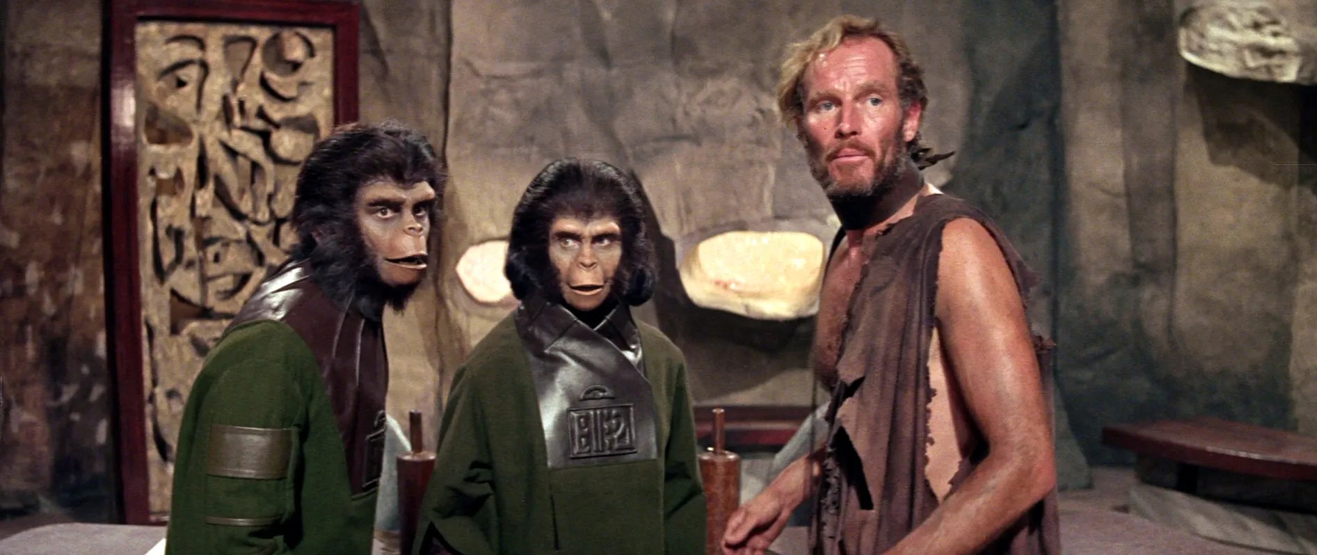 Roddy McDowall como Cornelius, Kim Hunter como Zira y Charlton Heston como Taylor en el Planeta de los Simios original