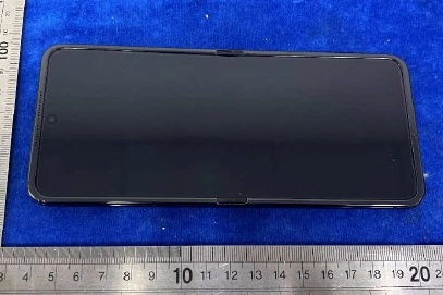 Perfil frontal del Motorola Razr 50 Ultra. 