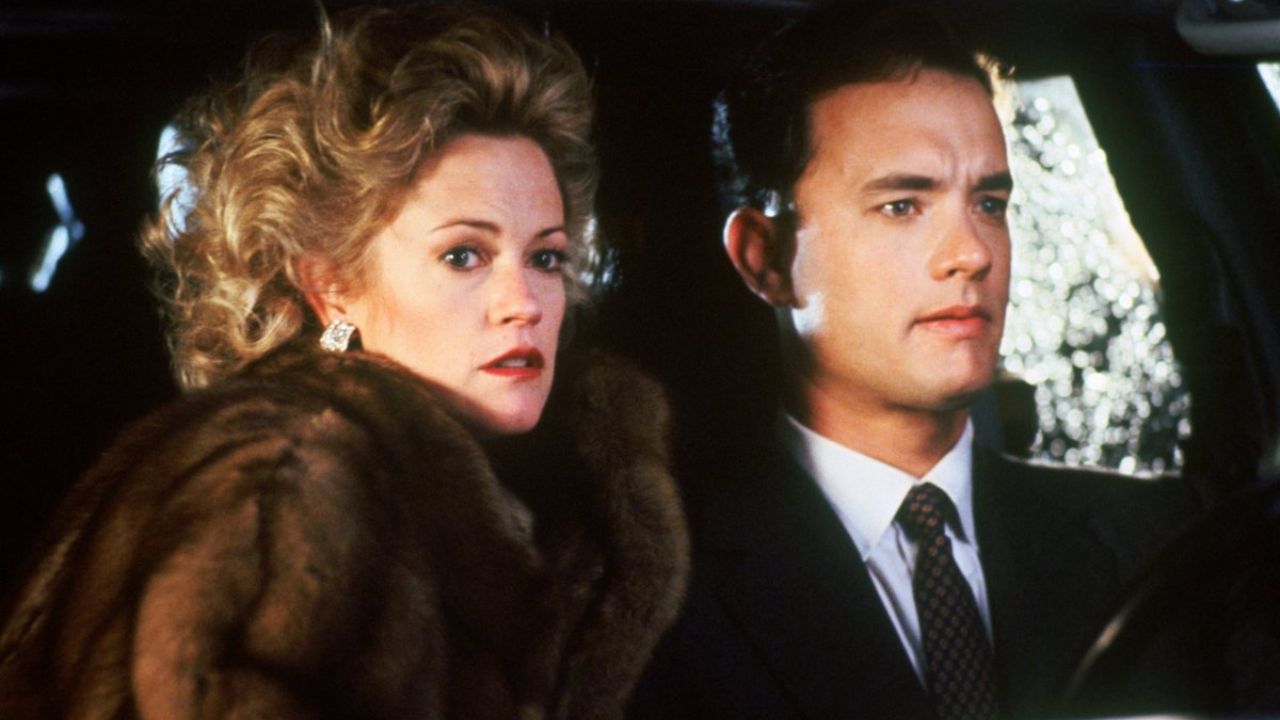 María y Sherman miran hacia adelante con expresiones confusas en La hoguera de las vanidades.